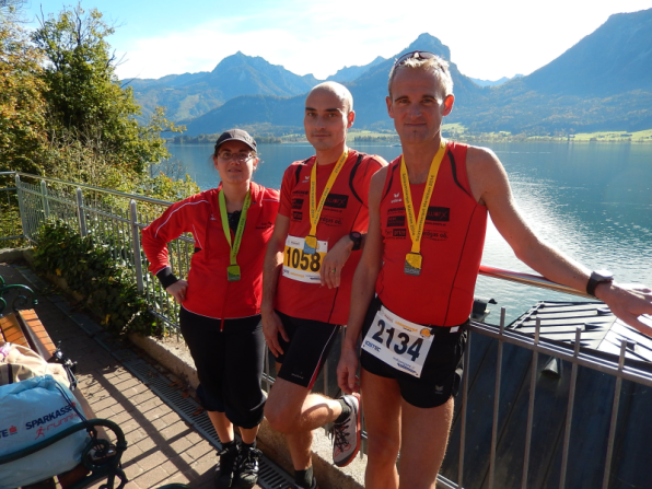 Kathrin, Wolfgang und Robert vor der Traumkulisse des Wolfgangsees 'nach getaner Arbeit'