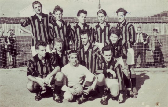 Union Rohrbach: Mannschaftskader beim Heimspiel gg. Aschach - 4:1 (vom 02.09.1951) --- stehend v.l.: Walter Mairinger, Franz Schauer, Herbert Suko, Hans Strasser, Helmut Haider -- hockend v.l.: Herbert Schacherreiter, Josef Küblböck, Franz Küblböck (Tor), Ludwig Schacherreiter, Franz Barth, Hans Wiesinger