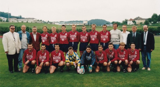 - Union EKS Rohrbach/Berg - Teamkader Frühjahr 1995 --- stehend v.l.: Peter Aigner (Sektionsleiter), Franz Lanzerstorfer (Trainer), Eduard Hannerer (SL-Stv.), Radek Popelka, Peter Wiesinger, Josef Kehrer, Klaus Schuster, Klaus Lindorfer, Manfred Stallinger, Klaus Atzmüller, Gerhard Sleksa (Tormann-Trainer), Christian Pilsl (Vorstandsmitglied), Willi Grims (Manager), Andreas Wöss (SL-Stv.) -- hockend v.l.: Horst Auer, Thomas Dollhäubl, Herbert Zach, Heinz-Peter Reischl, Peter Hinternberger, Manfred Fuchs, Markus Hirnschrodt, Harald Würzl, Marc Atzgerstorfer